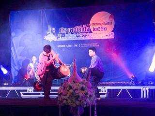 คณะศิลปศาสตร์,คณะรัฐศาสตร์และสังคมศาสตร์,และวิทยาลัยการศึกษา,ร่วมจัดงาน,“สืบสานตำนานแห่งสายนที,ประเพณียี่เป็ง,2561”,ณ,ถนนศรีโคมคำ,มหาวิทยาลัยพะเยา