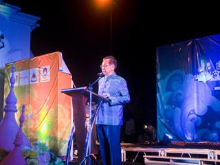 คณะศิลปศาสตร์,คณะรัฐศาสตร์และสังคมศาสตร์,และวิทยาลัยการศึกษา,ร่วมจัดงาน,“สืบสานตำนานแห่งสายนที,ประเพณียี่เป็ง,2561”,ณ,ถนนศรีโคมคำ,มหาวิทยาลัยพะเยา