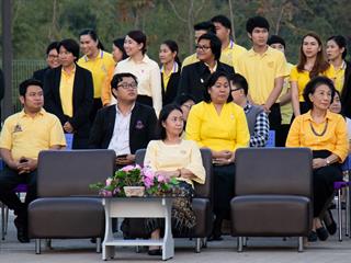 คณะศิลปศาสตร์เข้าร่วมพิธีเคารพธงชาติและร้องเพลงชาติ,เนื่องในโอกาสวันคล้ายวันเฉลิมพระชนมพรรษา,พระบาทสมเด็จพระปรมินทรมหาภูมิพลอดุลยเดช,บรมนาถบพิตร,และวันพ่อแห่งชาติ,พ.ศ.,2561