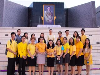 คณะศิลปศาสตร์เข้าร่วมพิธีเคารพธงชาติและร้องเพลงชาติ,เนื่องในโอกาสวันคล้ายวันเฉลิมพระชนมพรรษา,พระบาทสมเด็จพระปรมินทรมหาภูมิพลอดุลยเดช,บรมนาถบพิตร,และวันพ่อแห่งชาติ,พ.ศ.,2561
