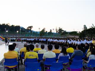 คณะศิลปศาสตร์เข้าร่วมพิธีเคารพธงชาติและร้องเพลงชาติ,เนื่องในโอกาสวันคล้ายวันเฉลิมพระชนมพรรษา,พระบาทสมเด็จพระปรมินทรมหาภูมิพลอดุลยเดช,บรมนาถบพิตร,และวันพ่อแห่งชาติ,พ.ศ.,2561