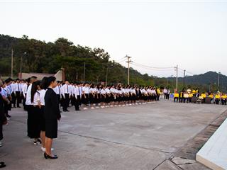 คณะศิลปศาสตร์เข้าร่วมพิธีเคารพธงชาติและร้องเพลงชาติ,เนื่องในโอกาสวันคล้ายวันเฉลิมพระชนมพรรษา,พระบาทสมเด็จพระปรมินทรมหาภูมิพลอดุลยเดช,บรมนาถบพิตร,และวันพ่อแห่งชาติ,พ.ศ.,2561