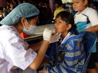 นิสิตทันตแพทย์ให้บริการตรวจสุขภาพช่องปากแก่ชุมชนในอำเภอภูซางจังหวัดพะเยา