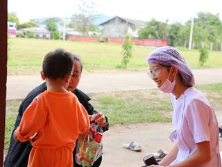 นิสิตทันตแพทย์ให้บริการตรวจสุขภาพช่องปากแก่ชุมชนในอำเภอภูซางจังหวัดพะเยา