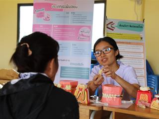 นิสิตทันตแพทย์ให้บริการตรวจสุขภาพช่องปากแก่ชุมชนในอำเภอภูซางจังหวัดพะเยา
