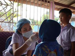 นิสิตทันตแพทย์ให้บริการตรวจสุขภาพช่องปากแก่ชุมชนในอำเภอภูซางจังหวัดพะเยา