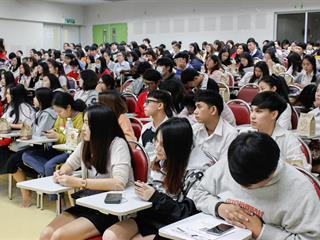 คณะศิลปศาสตร์,จัดโครงการปัจฉิมนิเทศนิสิตศิลปศาสตร์,ชั้นปีที่,4,ณ,ห้อง,CE11206,อาคารเรียนรวมหลังใหม่,มหาวิทยาลัยพะเยา
