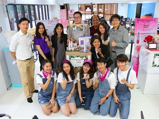 งานนิทรรศการแสดงผลงานของนิสิตวิทยาศาสตร์เครื่องสำอาง,ชั้นปีที่,3