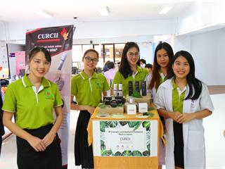 งานนิทรรศการแสดงผลงานของนิสิตวิทยาศาสตร์เครื่องสำอาง,ชั้นปีที่,3