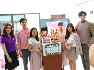 งานนิทรรศการแสดงผลงานของนิสิตวิทยาศาสตร์เครื่องสำอาง,ชั้นปีที่,3