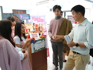 งานนิทรรศการแสดงผลงานของนิสิตวิทยาศาสตร์เครื่องสำอาง,ชั้นปีที่,3