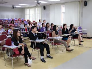 สาขาวิชาภาษาจีน,คณะศิลปศาสตร์,มหาวิทยาลัยพะเยา,จัดกิจกรรม,นำเสนอผลงานนิสิตชั้นปีที่,3,ในรายวิชาระเบียบวิธีวิจัย,รหัสวิชา,142398