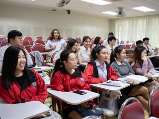 สาขาวิชาภาษาจีน,คณะศิลปศาสตร์,มหาวิทยาลัยพะเยา,จัดกิจกรรม,นำเสนอผลงานนิสิตชั้นปีที่,3,ในรายวิชาระเบียบวิธีวิจัย,รหัสวิชา,142398