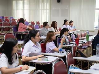 สาขาวิชาภาษาจีน,คณะศิลปศาสตร์,มหาวิทยาลัยพะเยา,จัดกิจกรรม,นำเสนอผลงานนิสิตชั้นปีที่,3,ในรายวิชาระเบียบวิธีวิจัย,รหัสวิชา,142398