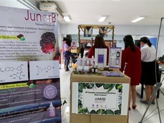 UP,Cosmetic,and,Aesthetic,Exhibition,ในหัวข้อ,“Back,to,Nature”,,,คณะเภสัชฯ,วิทยาศาสตร์เครื่องสำอาง,ม.พะเยา