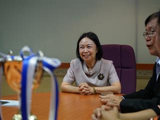 ทีมแข่งขันหุ่นยนต์ชนะเลิศระดับนานาชาติ,โรงเรียนสาธิตฯ,เข้าพบอธิการบดี,มหาวิทยาลัยพะเยา