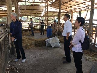 รศ.,ดร.สมบูรณ์,,อนันตลาโภชัย,ผู้ทรงคุณวุฒิคณะวิทยาศาสตร์,และหัวหน้าหน่วยเทคโนโลยีชีวภาพ,มหาวิทยาลัยพะเยา,และทีมงาน
