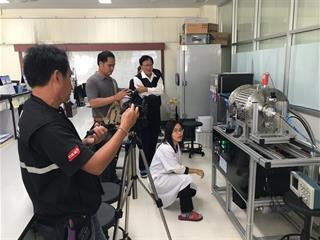 รศ.,ดร.สมบูรณ์,,อนันตลาโภชัย,ผู้ทรงคุณวุฒิคณะวิทยาศาสตร์,และหัวหน้าหน่วยเทคโนโลยีชีวภาพ,มหาวิทยาลัยพะเยา,และทีมงาน