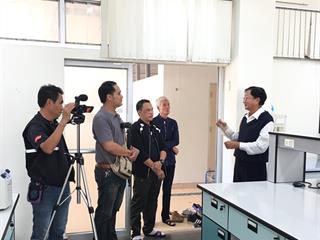 รศ.,ดร.สมบูรณ์,,อนันตลาโภชัย,ผู้ทรงคุณวุฒิคณะวิทยาศาสตร์,และหัวหน้าหน่วยเทคโนโลยีชีวภาพ,มหาวิทยาลัยพะเยา,และทีมงาน