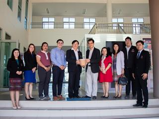 คณะศิลปศาสตร์,มอบของขวัญเนื่องในวาระดิถีต้อนรับปีพุทธศักราชใหม่,๒๕๖๒,แก่,คณะ,วิทยาลัย,หน่วยงานภายในและหน่วยงานภายนอก,มหาวิทยาลัยพะเยา