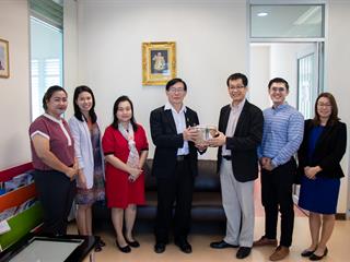 คณะศิลปศาสตร์,มอบของขวัญเนื่องในวาระดิถีต้อนรับปีพุทธศักราชใหม่,๒๕๖๒,แก่,คณะ,วิทยาลัย,หน่วยงานภายในและหน่วยงานภายนอก,มหาวิทยาลัยพะเยา