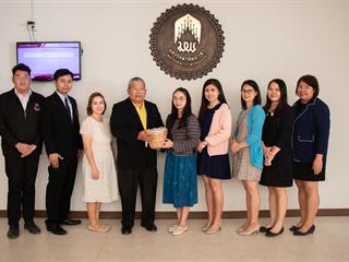 คณะศิลปศาสตร์,มอบของขวัญเนื่องในวาระดิถีต้อนรับปีพุทธศักราชใหม่,๒๕๖๒,แก่,คณะ,วิทยาลัย,หน่วยงานภายในและหน่วยงานภายนอก,มหาวิทยาลัยพะเยา