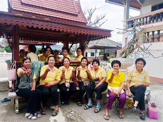 สุขใจ,วัยชรา,วิทย์-แพทย์มอบถุงผ้าเป็นของขวัญปีใหม่,ให้แก่นักเรียนโรงเรียนผู้สูงอายุตำบลดอกคำใต้,