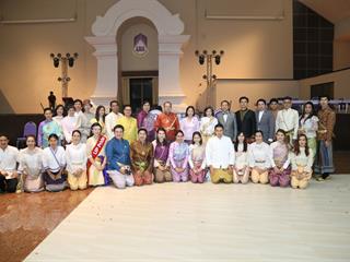 มหาวิทยาลัยพะเยา,จัดงาน,“ปีใหม่สุขสันต์,สานสัมพันธ์ชาว,มพ.”,เพื่อสร้างความสัมพันธ์อันดีระหว่างผู้บริหารและบุคลากรภายในมหาวิทยาลัยพะเยา