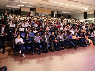 สาขาวิชารัฐศาสตร์,คณะรัฐศาสตร์และสังคมศาสตร์,มหาวิทยาลัยพะเยา,ดำเนินโครงการอัตลักษณ์สิงห์,กิจกรรมที่,3,ปีที่,3,เพื่อชุมชน,ณ,ห้องประชุมใหญ่,อาคาร,50,ปี,คณะรัฐศาสตร์ฯ,มหาวิทยาลัยเชียงใหม่