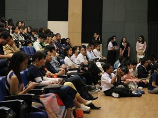 สาขาวิชารัฐศาสตร์,คณะรัฐศาสตร์และสังคมศาสตร์,มหาวิทยาลัยพะเยา,ดำเนินโครงการอัตลักษณ์สิงห์,กิจกรรมที่,3,ปีที่,3,เพื่อชุมชน,ณ,ห้องประชุมใหญ่,อาคาร,50,ปี,คณะรัฐศาสตร์ฯ,มหาวิทยาลัยเชียงใหม่