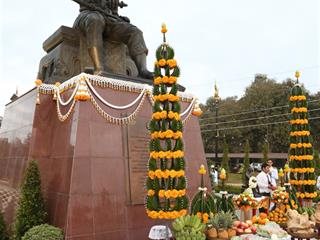 มหาวิทยาลัยพะเยา,ร่วมกับ,จังหวัดพะเยา,จัดพิธีบวงสรวงองค์สมเด็จพระนเรศวรมหาราชและพิธีวันยุทธหัตถีสมเด็จพระนเรศวรมหาราช,ณ,ลานพระบรมราชานุสาวรีย์สมเด็จพระนเรศวรมหาราช,มหาวิทยาลัยพะเยา