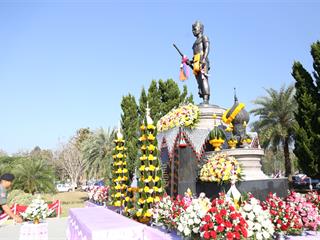 มหาวิทยาลัยพะเยา,เข้าร่วมพิธีสักการะพระอนุสาวรีย์พญางำเมือง,เนื่องในโอกาสวันคล้ายวันสถาปนาค่ายพญางำเมือง