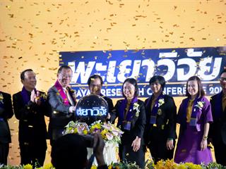 คณะศิลปศาสตร์,มหาวิทยาลัยพะเยา,ได้รับ,“รางวัลระดับเหรียญทอง”,และ,“รางวัล,Popular,Vote”,ในงานนำเสนอผลงาน,1,คณะ,1,โมเดล,ณ,เวทีพะเยาวิจัย,ครั้งที่,8