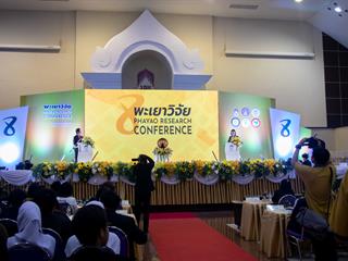 คณะศิลปศาสตร์,มหาวิทยาลัยพะเยา,ได้รับ,“รางวัลระดับเหรียญทอง”,และ,“รางวัล,Popular,Vote”,ในงานนำเสนอผลงาน,1,คณะ,1,โมเดล,ณ,เวทีพะเยาวิจัย,ครั้งที่,8