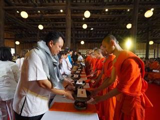 นิสิตคณะวิทยาการจัดการและสารสนเทศศาสตร์,มหาวิทยาลัยพะเยา,เข้าร่วมงาน,และรับมอบทุนการศึกษา,“วันแห่งการให้”,(ให้ธรรม,ให้ทุน,ให้ทาน),ปีที่,7,ณ,,ศูนย์วิปัสสนาสากลไร่เชิญตะวัน,ตำบลห้วยสัก,อำเภอเมือง,จังหวัดเชียงราย