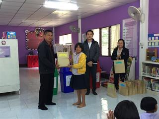 หน่วยบริการวิชาการ,คณะศิลปศาสตร์,มหาวิทยาลัยพะเยา,ดำเนินโครงการ,,“ปันรักห้องสมุดเพื่อการเรียนรู้,ปี,4”,กิจกรรมที่,3,และลงพื้นที่เยี่ยมศูนย์การเรียนตำรวจตระเวนชายแดน,อินทรีอาสา(บ้านห้วยปุ้ม),จ.พะเยา,ตามรอยโครงการในพระราชดำริ,สมเด็จพระเทพรัตนฯ