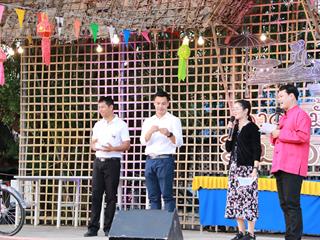 คณะวิทยาการจัดการและสารสนเทศศาสตร์,มหาวิทยาลัยพะเยา,เข้าร่วมพิธีเปิดป้ายพื้นที่,1,คณะ,1,โมเดล,และกิจกรรม,“กาดหมั้วฮิมตาง”,ตลาดชุมชนตำบลดอกคำใต้,,ณ,ศูนย์การเรียนรู้วัฒนธรรมและภูมิปัญญาตำบลดอกคำใต้,,อำเภอดอกคำใต้,จังหวัดพะเยา