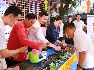 คณะวิทยาการจัดการและสารสนเทศศาสตร์,มหาวิทยาลัยพะเยา,เข้าร่วมพิธีเปิดป้ายพื้นที่,1,คณะ,1,โมเดล,และกิจกรรม,“กาดหมั้วฮิมตาง”,ตลาดชุมชนตำบลดอกคำใต้,,ณ,ศูนย์การเรียนรู้วัฒนธรรมและภูมิปัญญาตำบลดอกคำใต้,,อำเภอดอกคำใต้,จังหวัดพะเยา
