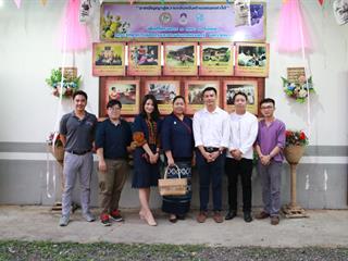คณะวิทยาการจัดการและสารสนเทศศาสตร์,มหาวิทยาลัยพะเยา,เข้าร่วมพิธีเปิดป้ายพื้นที่,1,คณะ,1,โมเดล,และกิจกรรม,“กาดหมั้วฮิมตาง”,ตลาดชุมชนตำบลดอกคำใต้,,ณ,ศูนย์การเรียนรู้วัฒนธรรมและภูมิปัญญาตำบลดอกคำใต้,,อำเภอดอกคำใต้,จังหวัดพะเยา