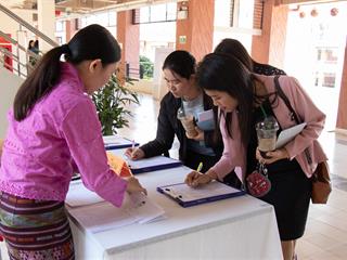 คณะศิลปศาสตร์,มหาวิทยาลัยพะเยา,จัดประชุมเพื่อรับฟังข้อเสนอแนะ,การขับเคลื่อน,,การยกระดับคุณภาพการศึกษาจังหวัดพะเยา,ด้านการพัฒนาทักษะภาษาอังกฤษเพื่อการสื่อสาร
