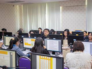 คณะศิลปศาสตร์,มหาวิทยาลัยพะเยา,จัดประชุมเพื่อรับฟังข้อเสนอแนะ,การขับเคลื่อน,,การยกระดับคุณภาพการศึกษาจังหวัดพะเยา,ด้านการพัฒนาทักษะภาษาอังกฤษเพื่อการสื่อสาร