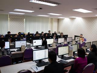 คณะศิลปศาสตร์,มหาวิทยาลัยพะเยา,จัดประชุมเพื่อรับฟังข้อเสนอแนะ,การขับเคลื่อน,,การยกระดับคุณภาพการศึกษาจังหวัดพะเยา,ด้านการพัฒนาทักษะภาษาอังกฤษเพื่อการสื่อสาร