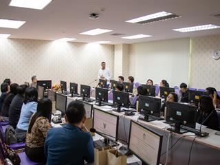 คณะศิลปศาสตร์,มหาวิทยาลัยพะเยา,จัดประชุมเพื่อรับฟังข้อเสนอแนะ,การขับเคลื่อน,,การยกระดับคุณภาพการศึกษาจังหวัดพะเยา,ด้านการพัฒนาทักษะภาษาอังกฤษเพื่อการสื่อสาร