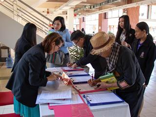 คณะศิลปศาสตร์,มหาวิทยาลัยพะเยา,จัดประชุมเพื่อรับฟังข้อเสนอแนะ,การขับเคลื่อน,,การยกระดับคุณภาพการศึกษาจังหวัดพะเยา,ด้านการพัฒนาทักษะภาษาอังกฤษเพื่อการสื่อสาร