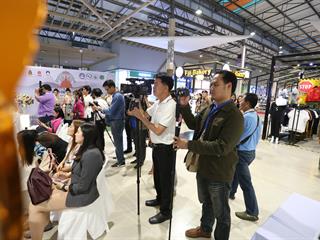 มหาวิทยาลัยพะเยา,ร่วมงานแถลงข่าวเตรียมจัดกิจกรรม,เวียนเทียนทางน้ำกลางกว๊านพะเยา,หนึ่งเดียวในโลก,ครั้งที่,35,เนื่องใน,"วันมาฆบูชา",ประจำปี,2562,และกิจกรรม,"กว๊านพะเยาสายน้ำแห่งชีวิต,ตานข้าวทิพย์พระเจ้าตนหลวง",เพื่อส่งเสริมวัฒนธรรมประเพณี,วิถีชีวิต,และประชาสัมพันธ์,ด้านการท่องเที่ยวของจังหวัดพะเยา