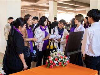 คณะศิลปศาสตร์,จัดบูทนิทรรศการโครงการ,,ผู้บริหารสถานศึกษาและครูแนะแนวเยี่ยมชมมหาวิทยาลัยพะเยา