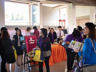 คณะศิลปศาสตร์,จัดบูทนิทรรศการโครงการ,,ผู้บริหารสถานศึกษาและครูแนะแนวเยี่ยมชมมหาวิทยาลัยพะเยา