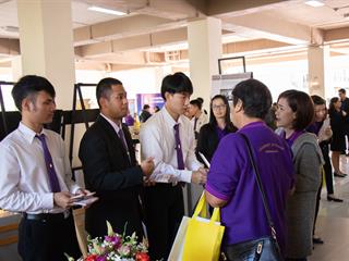 คณะศิลปศาสตร์,จัดบูทนิทรรศการโครงการ,,ผู้บริหารสถานศึกษาและครูแนะแนวเยี่ยมชมมหาวิทยาลัยพะเยา