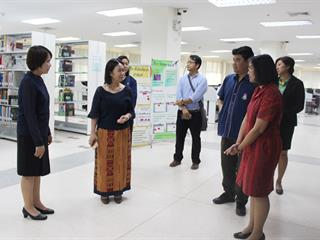 อธิการบดีมหาวิทยาลัยพะเยา,เยี่ยมชมศูนย์บรรณสารและสื่อการศึกษา