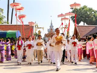 มหาวิทยาลัยพะเยา,ร่วมกับเทศบาลเมืองพะเยา,และจังหวัดพะเยา,จัดโครงการ"กว๊านพะเยาสายน้ำแห่งชีวิต,ตานข้าวทิพย์พระเจ้าตนหลวง",เพื่อส่งเสริมวัฒนธรรมประเพณี,วิถีชีวิต,และประชาสัมพันธ์,ด้านการท่องเที่ยวของจังหวัดพะเยา